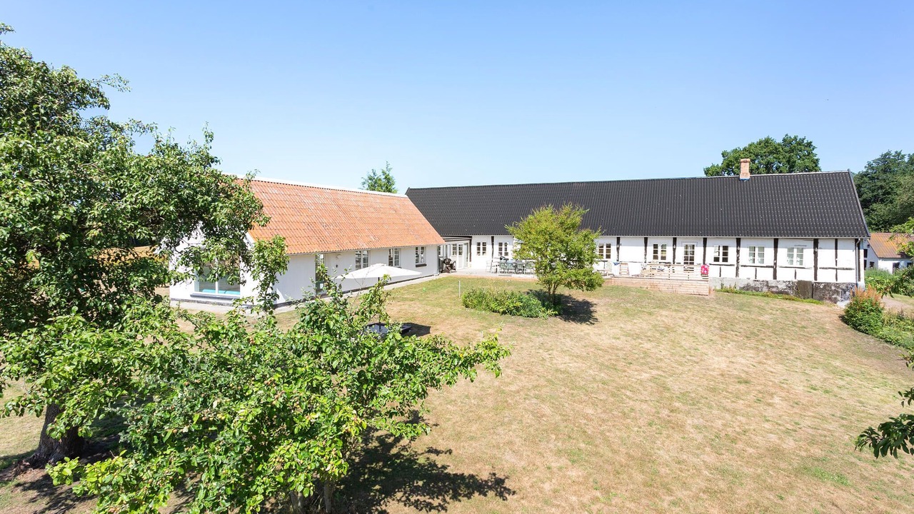 Photo of Others in Boderne