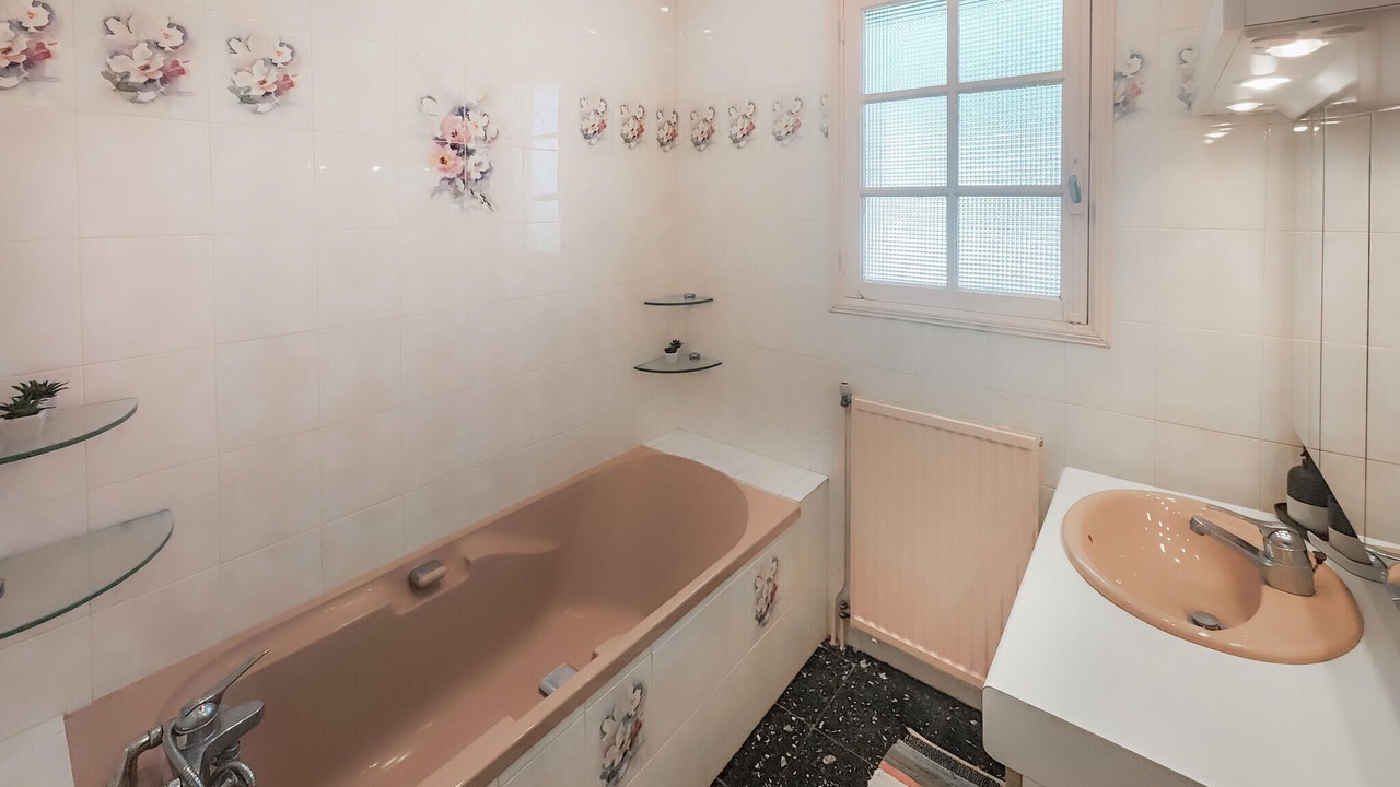Photo of Bathroom in Roquebrun