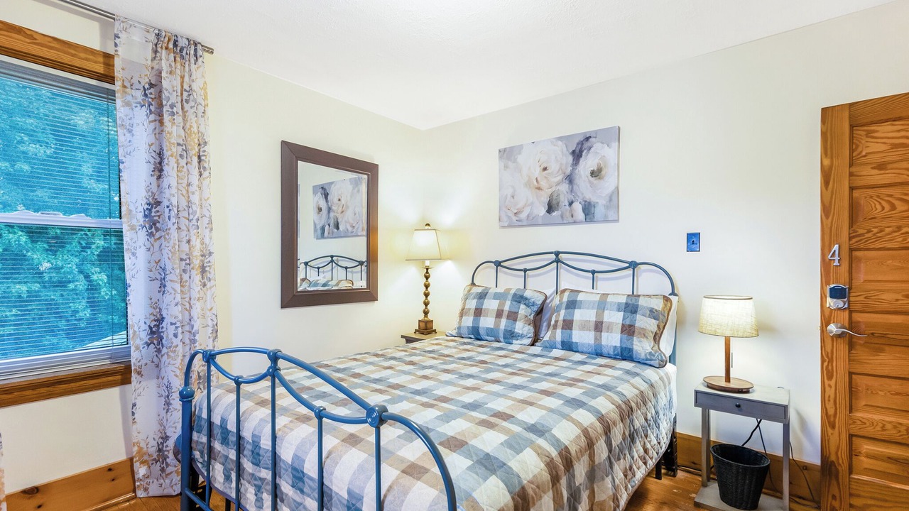 Photo of Bedroom in Little Current