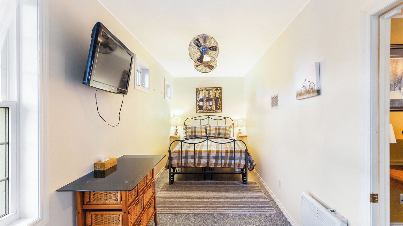 Photo of Bedroom in Little Current