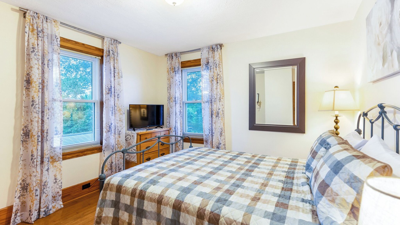 Photo of Bedroom in Little Current