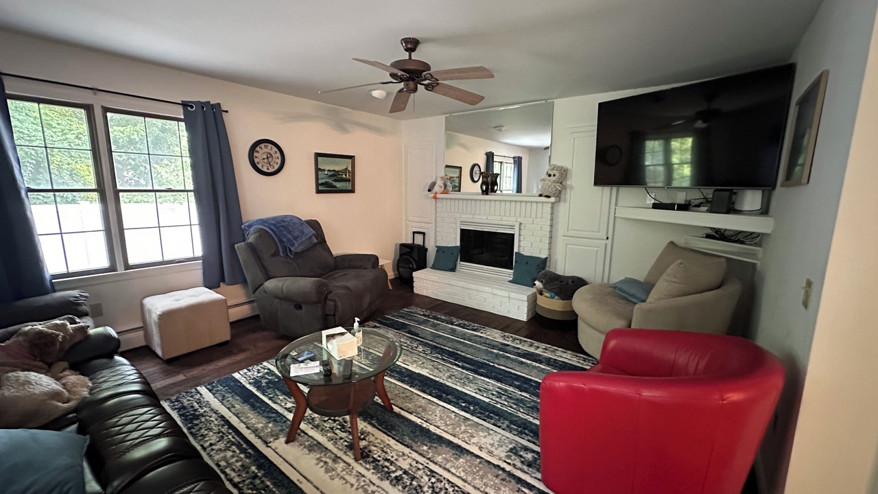 Photo of Livingroom in Avon