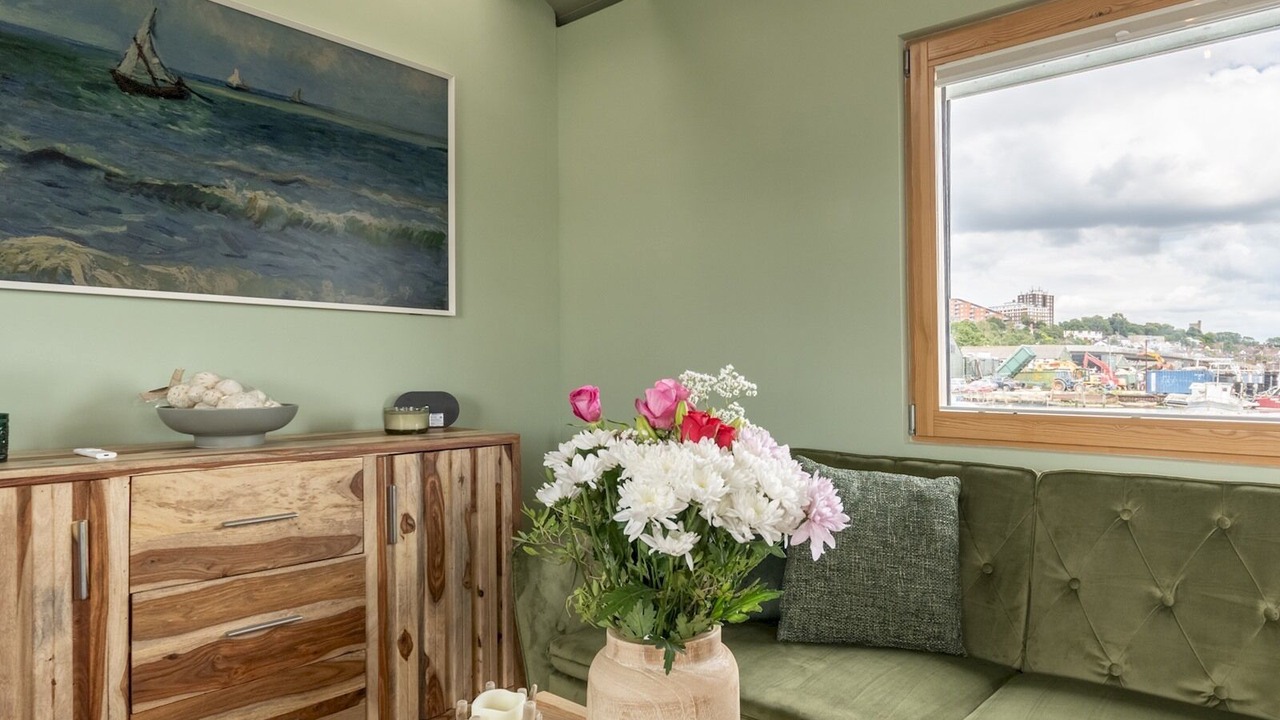 Photo of Livingroom in Leigh-on-Sea