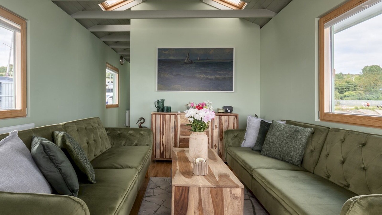 Photo of Livingroom in Leigh-on-Sea