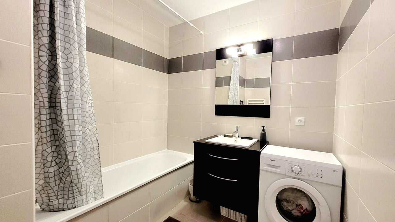 Photo of Bathroom in La Jetee
