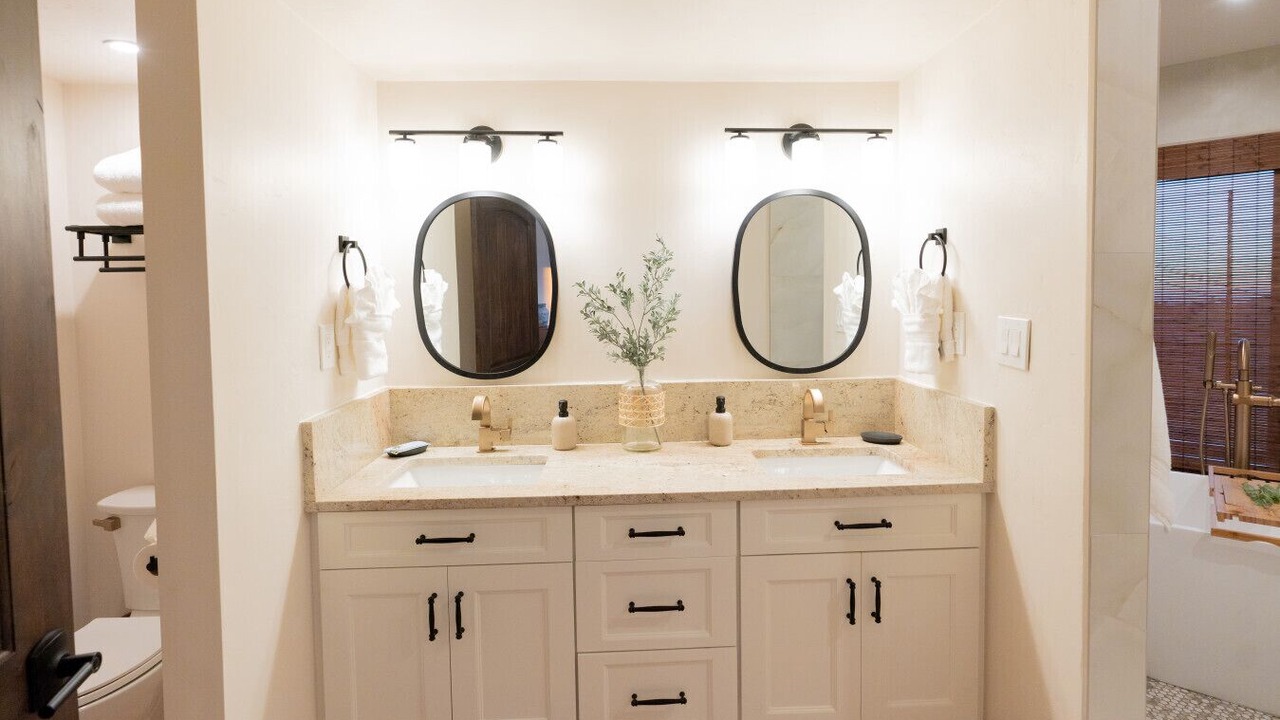 Photo of Bathroom in Glenwood Hills