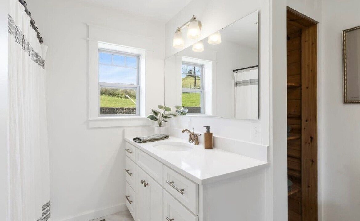 Photo of Bathroom in Elkland