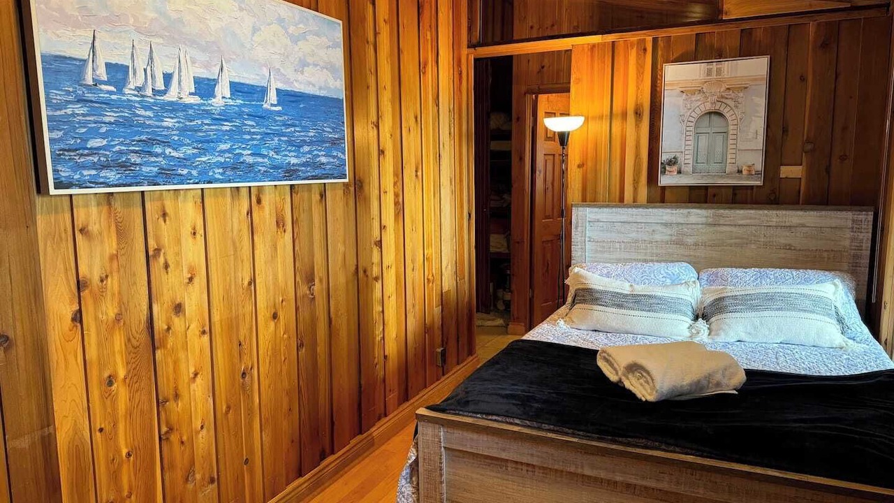 Photo of Bedroom in Lake of Bays