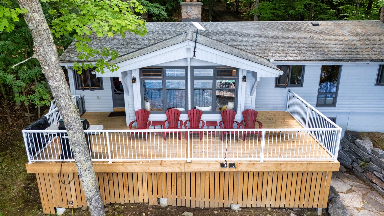 Photo of Patio Balcony in Lake of Bays