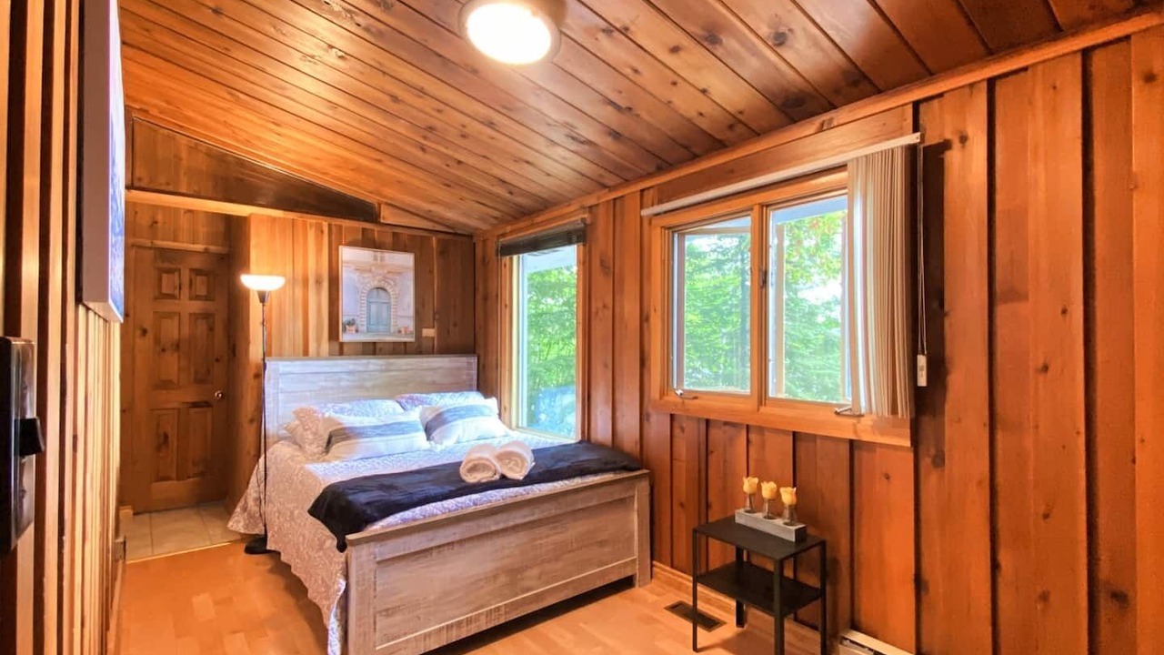 Photo of Bedroom in Lake of Bays