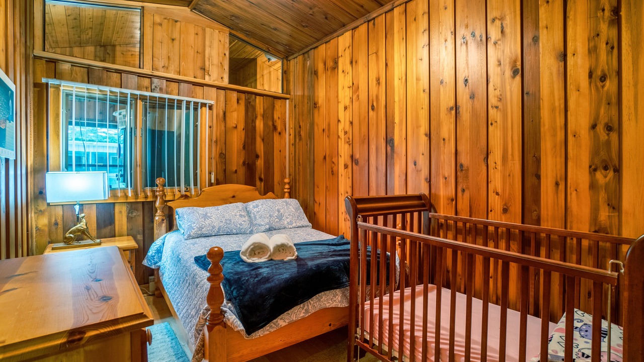 Photo of Bedroom in Lake of Bays