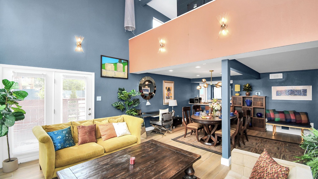 Photo of Livingroom in Neartown