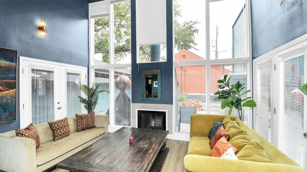 Photo of Livingroom in Neartown