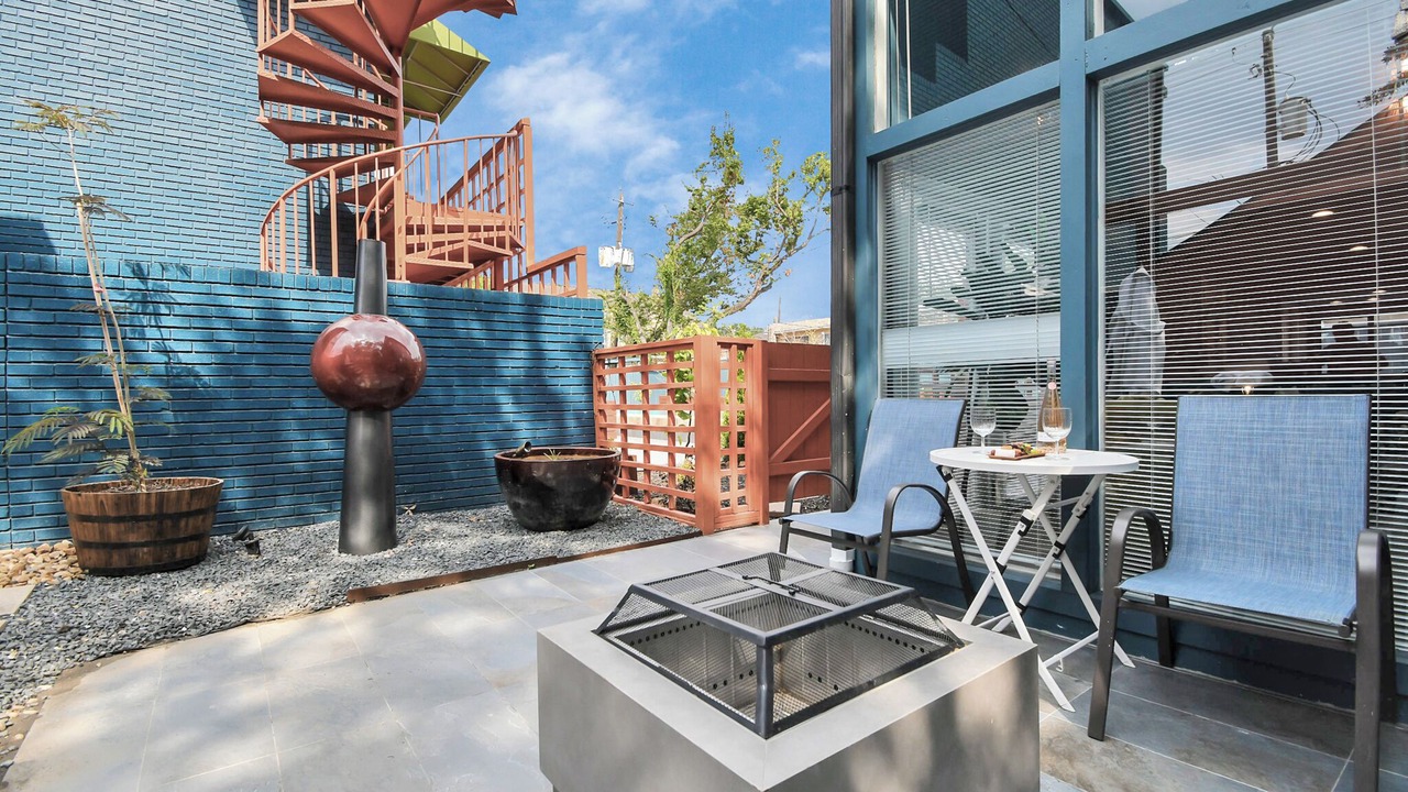 Photo of Outdoor in Neartown