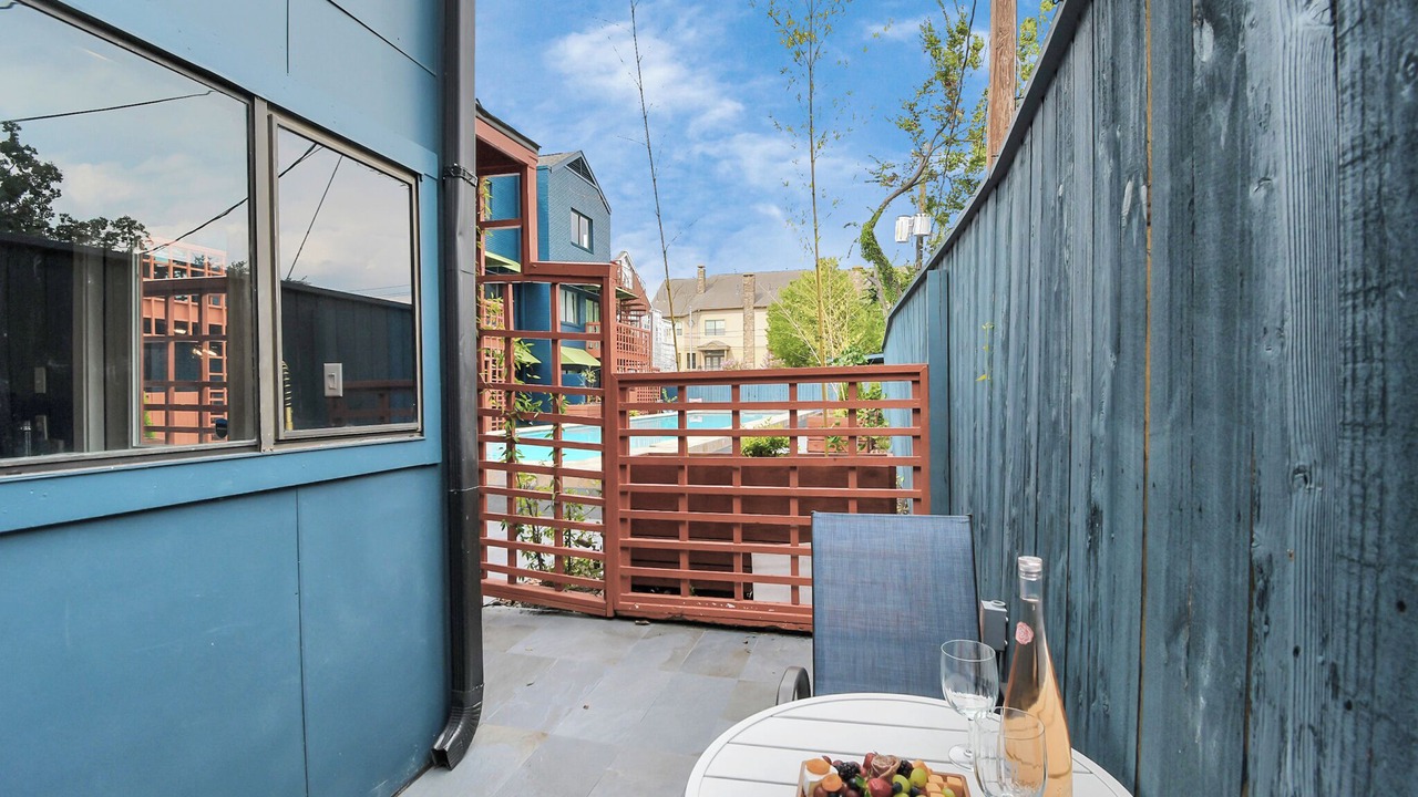 Photo of Outdoor in Neartown