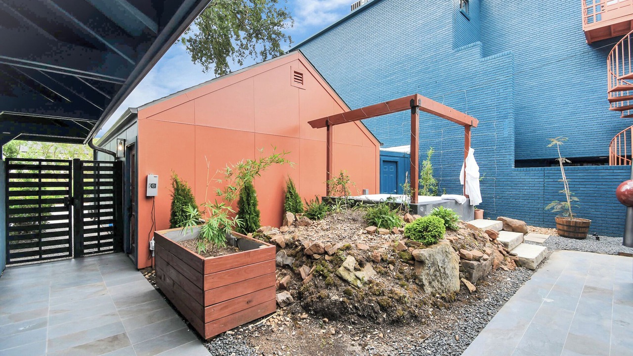 Photo of Outdoor in Neartown