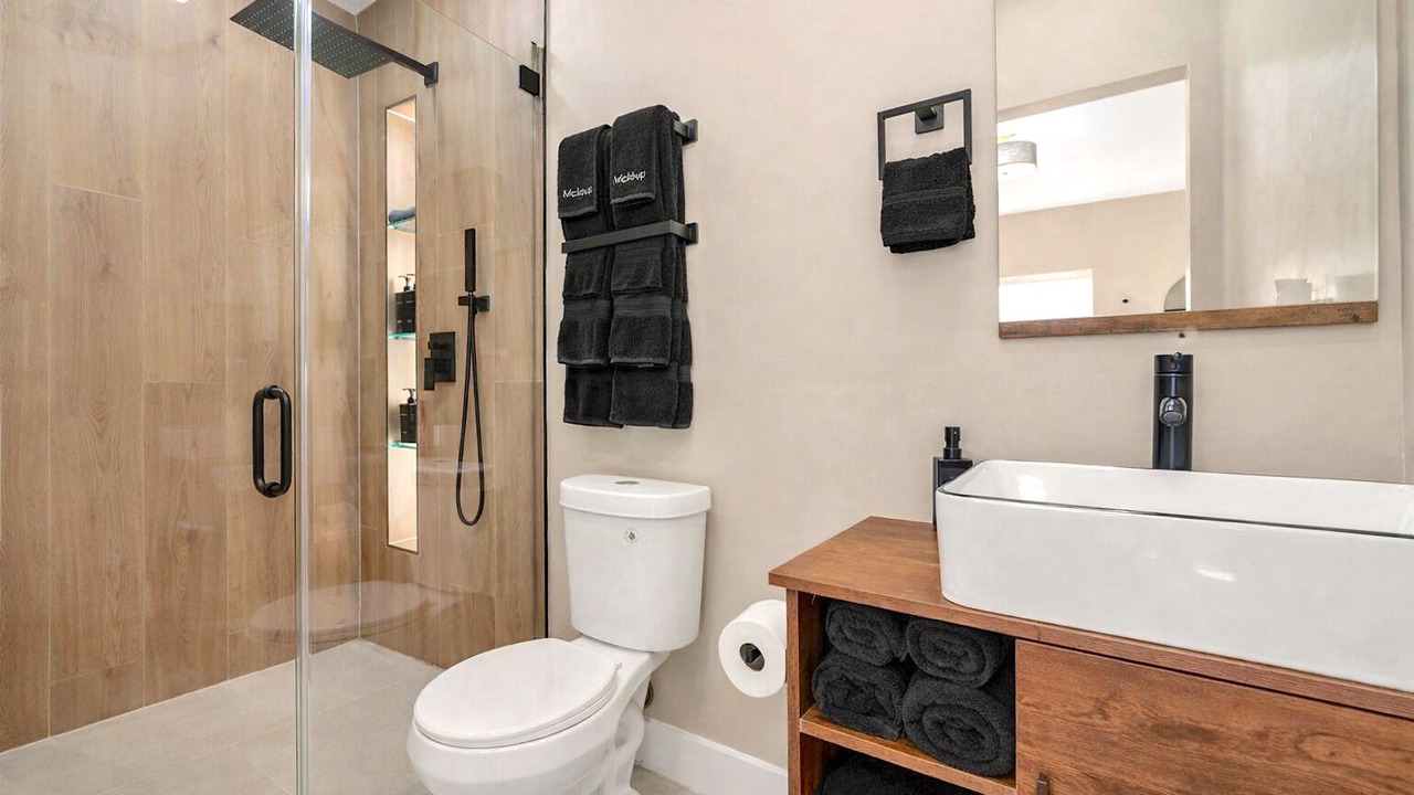 Photo of Bathroom in Allapattah