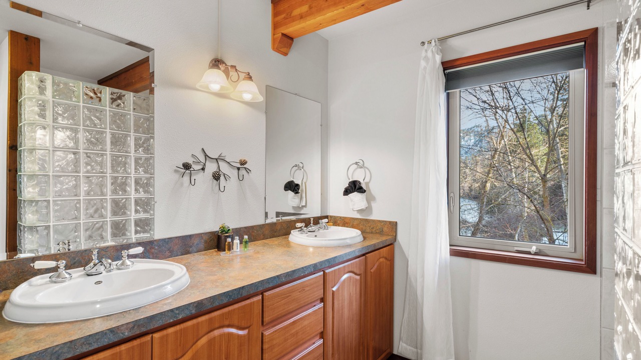 Photo of Bathroom in Peshastin