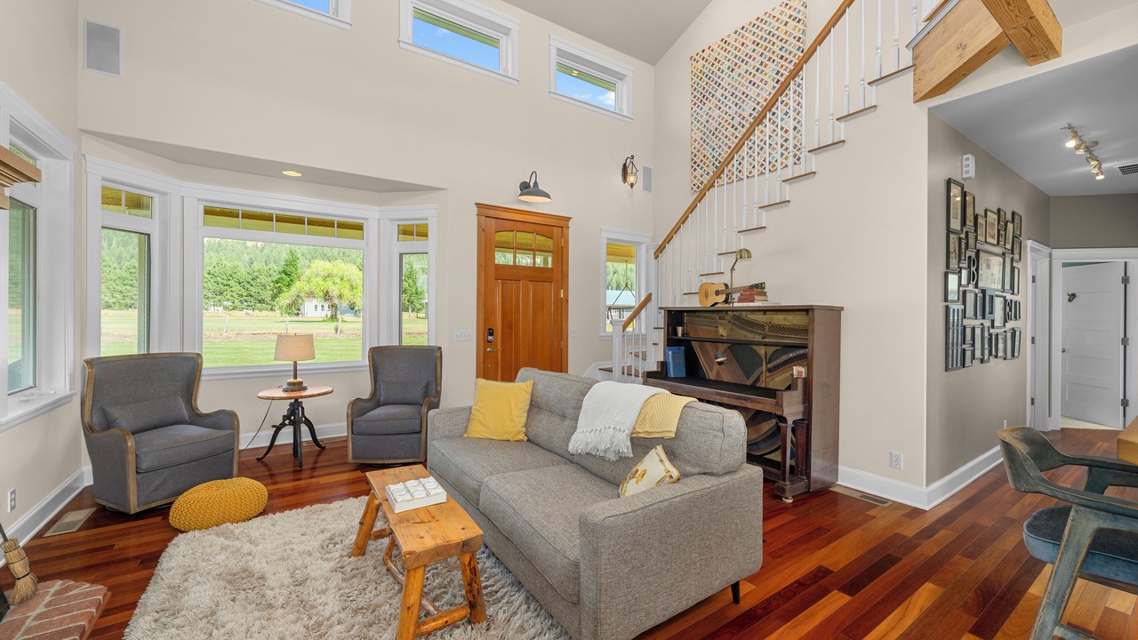 Photo of Livingroom in Plain