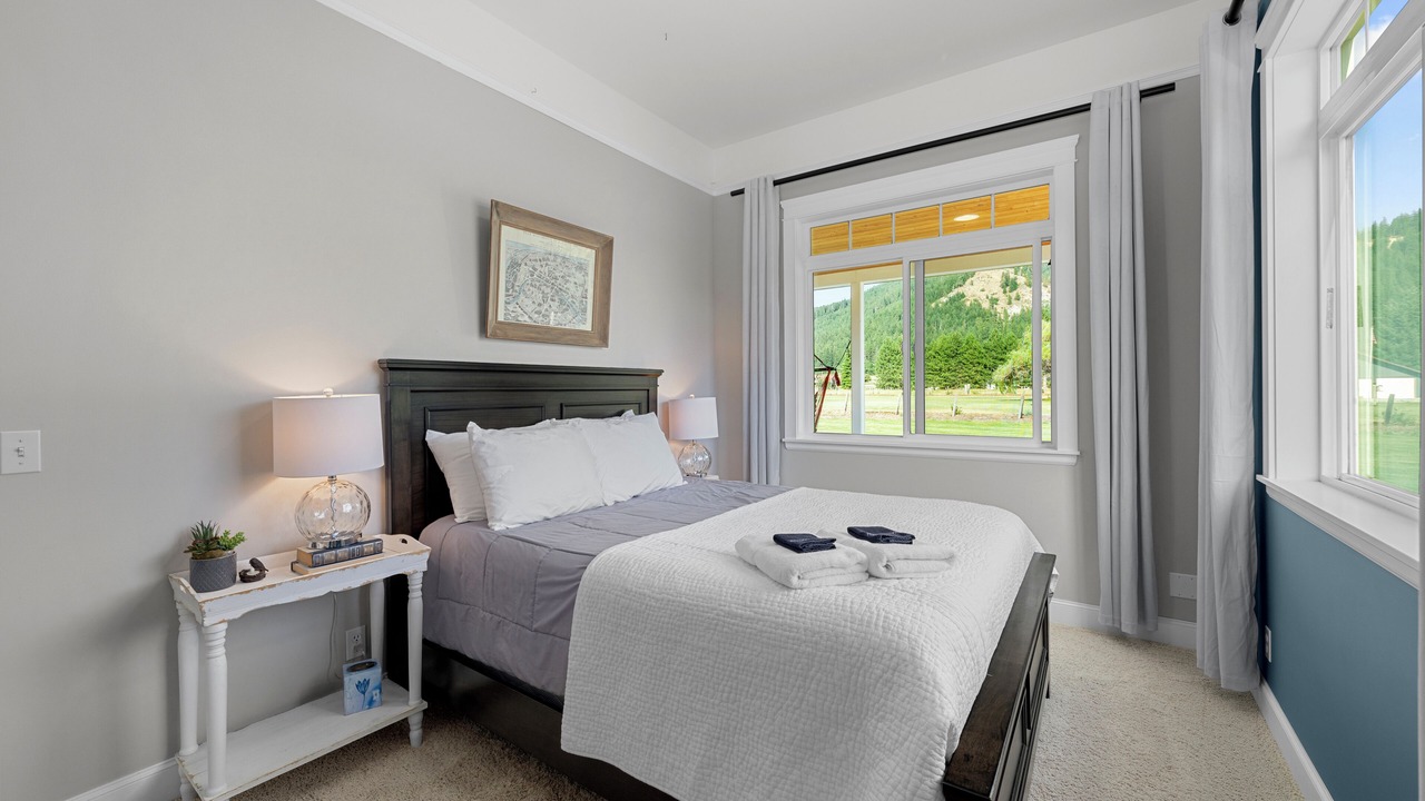 Photo of Bedroom in Plain