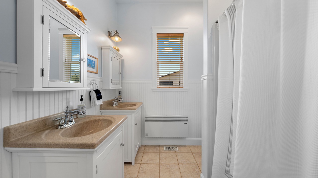 Photo of Bathroom in Plain