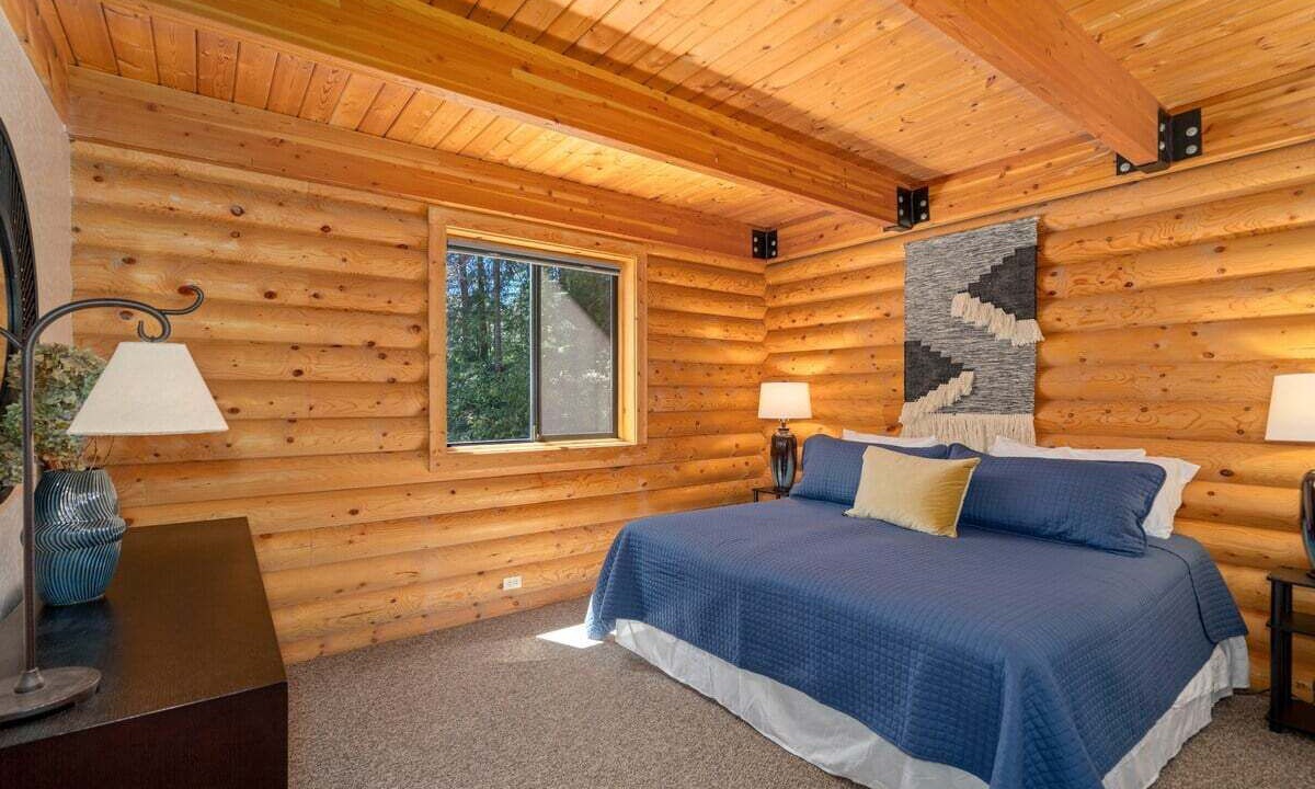 Photo of Bedroom in Leavenworth