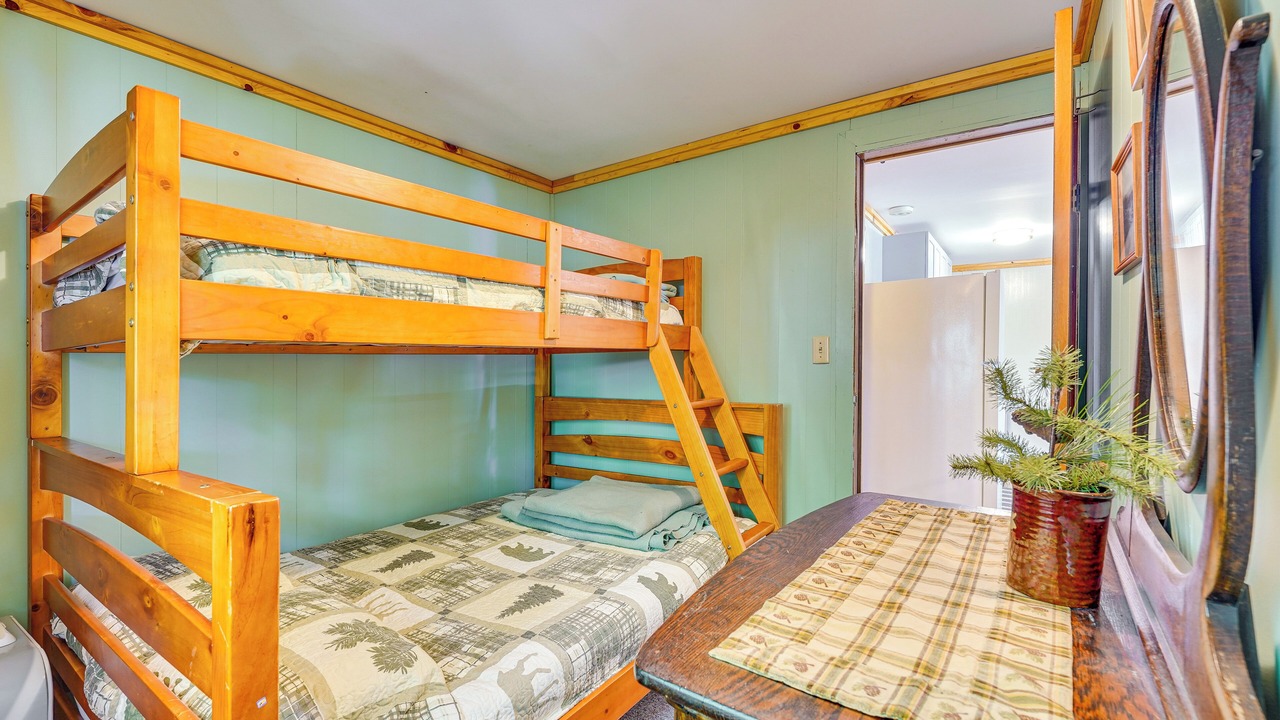 Photo of Bedroom in Inlet