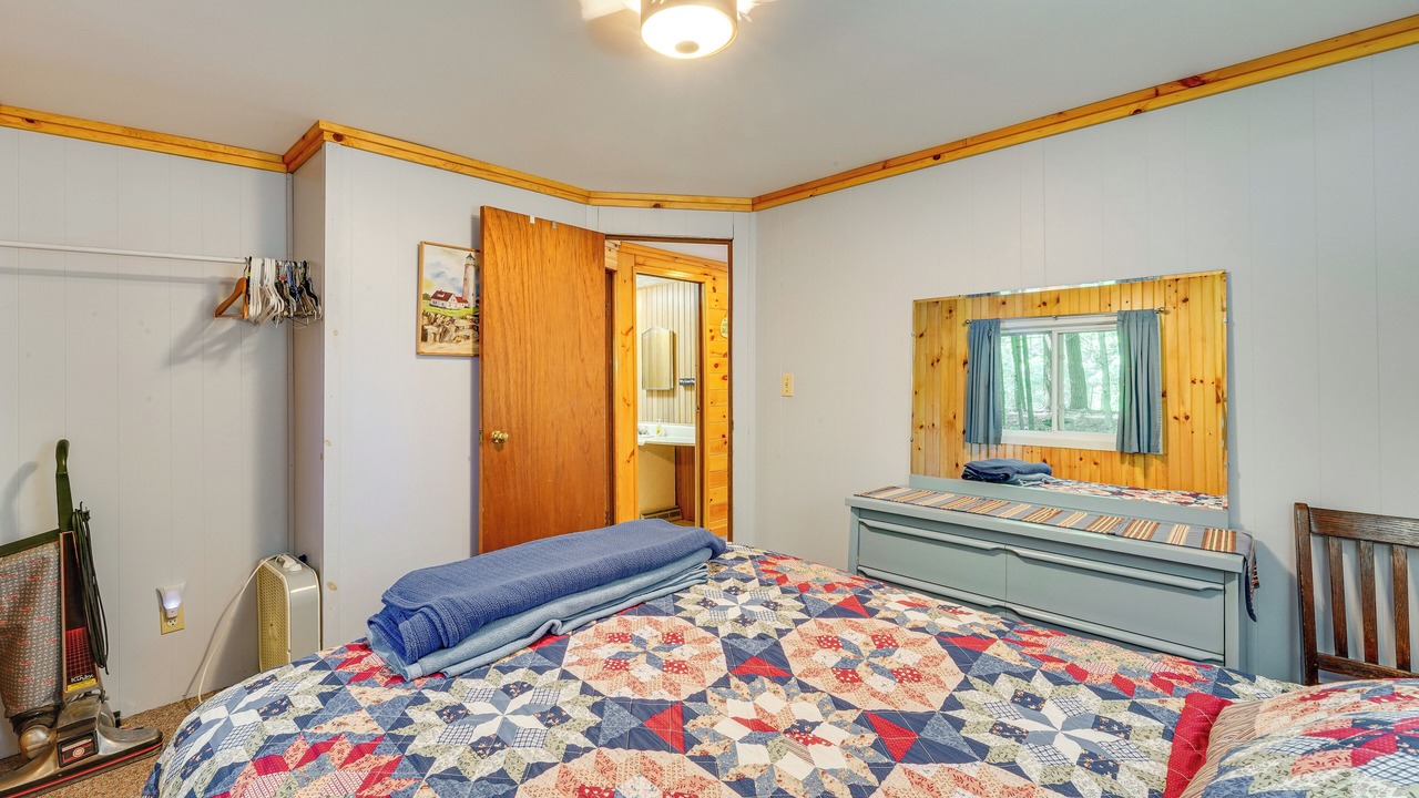 Photo of Bedroom in Inlet