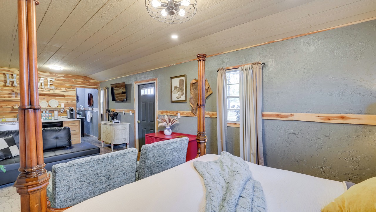 Photo of Bedroom in Grove