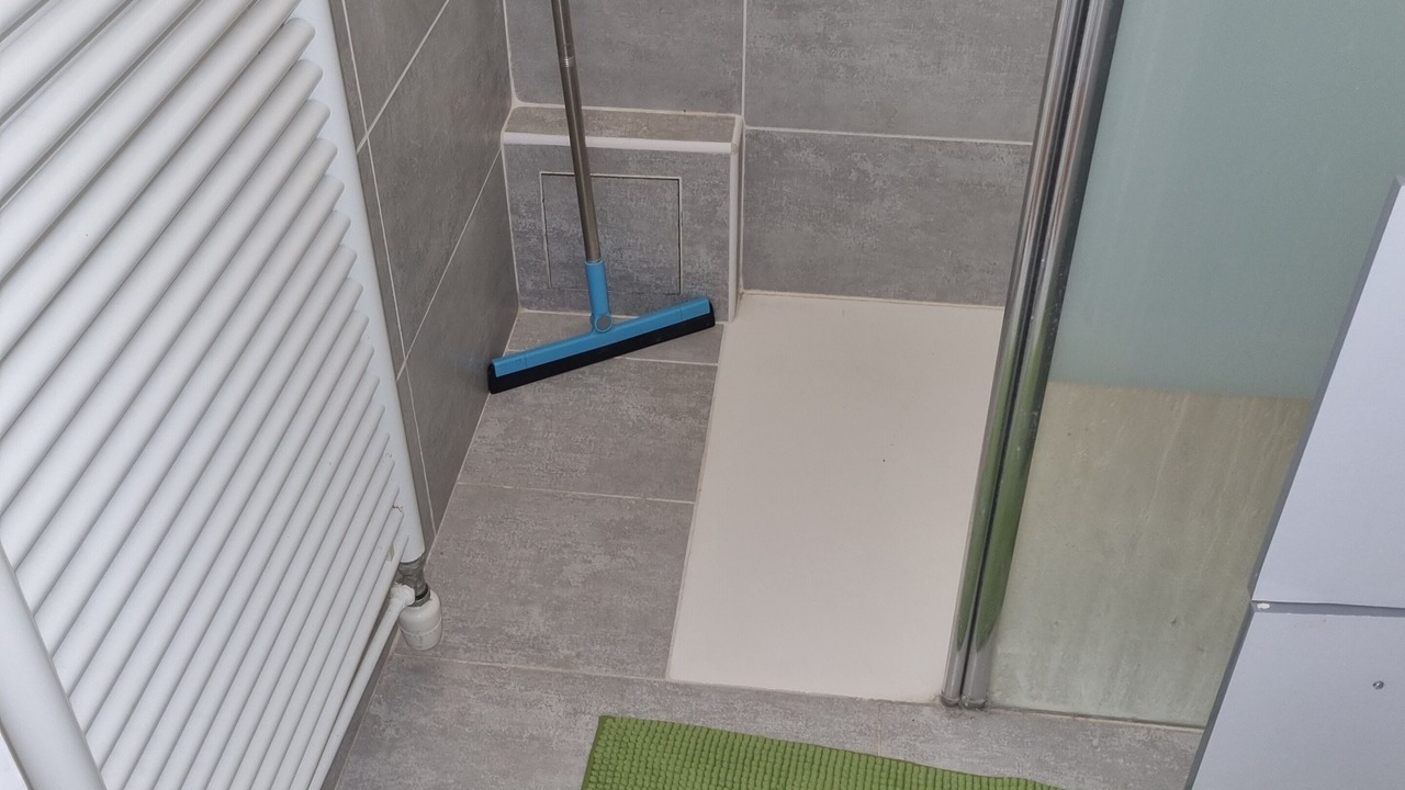 Photo of Bathroom in Carbon-Blanc