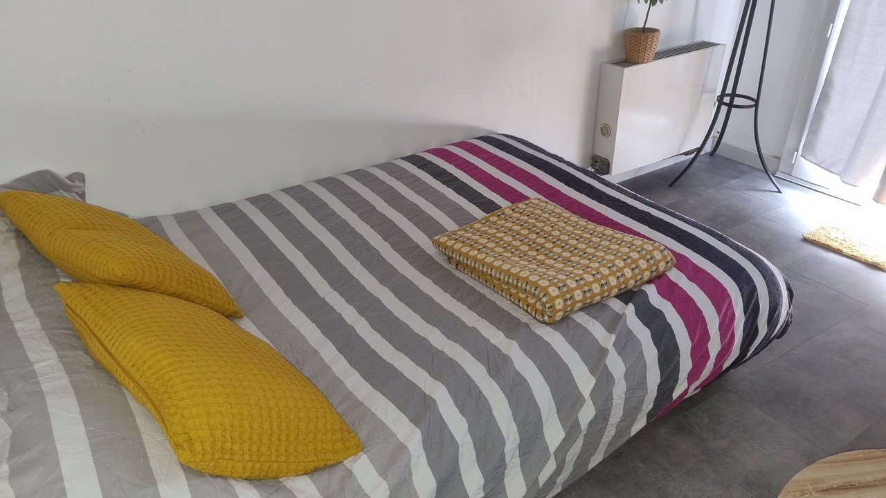 Photo of Bedroom in Carbon-Blanc
