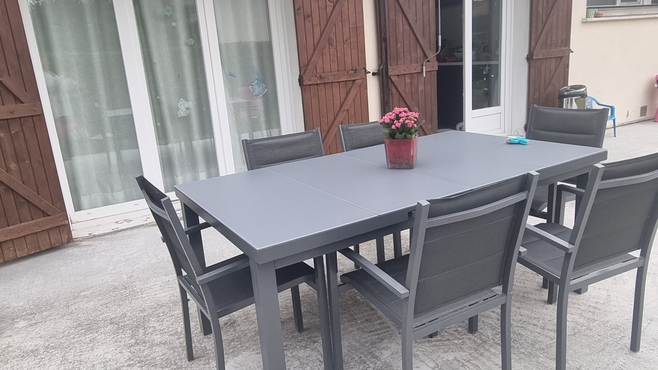 Photo of Outdoor in Carbon-Blanc