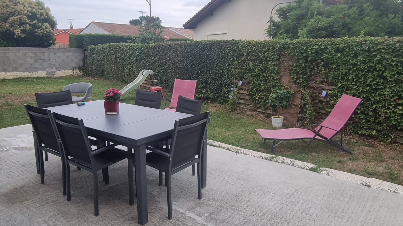 Photo of Outdoor in Carbon-Blanc