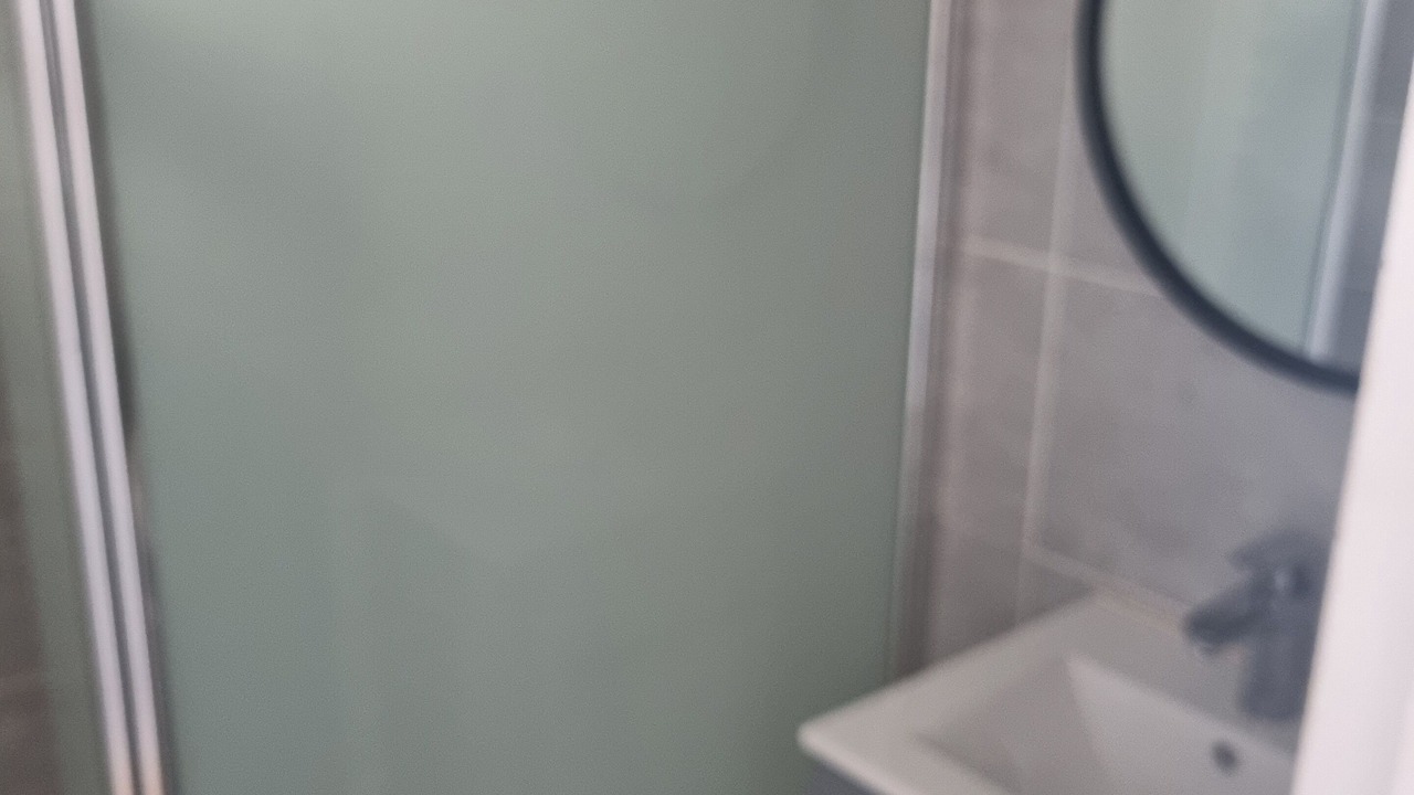 Photo of Bathroom in Carbon-Blanc