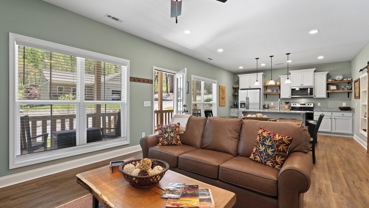 Photo of Livingroom in Maggie Valley