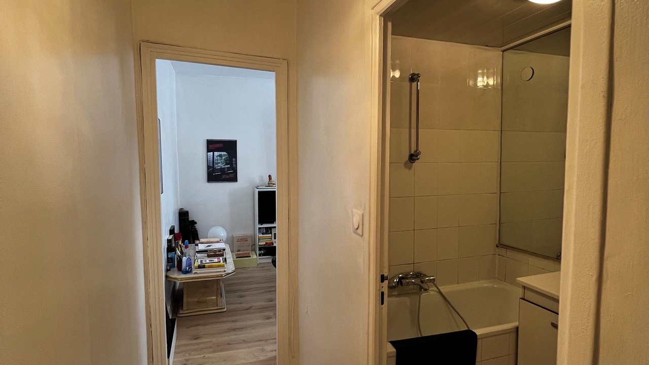Photo of Bathroom in Republique–Point-du-Jour