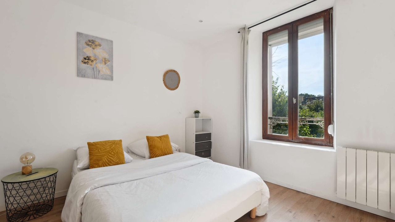 Photo of Bedroom in Charleville-Mezieres