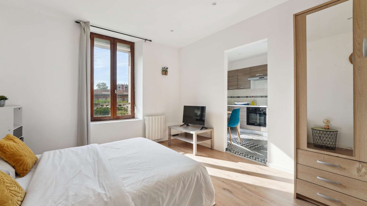 Photo of Bedroom in Charleville-Mezieres