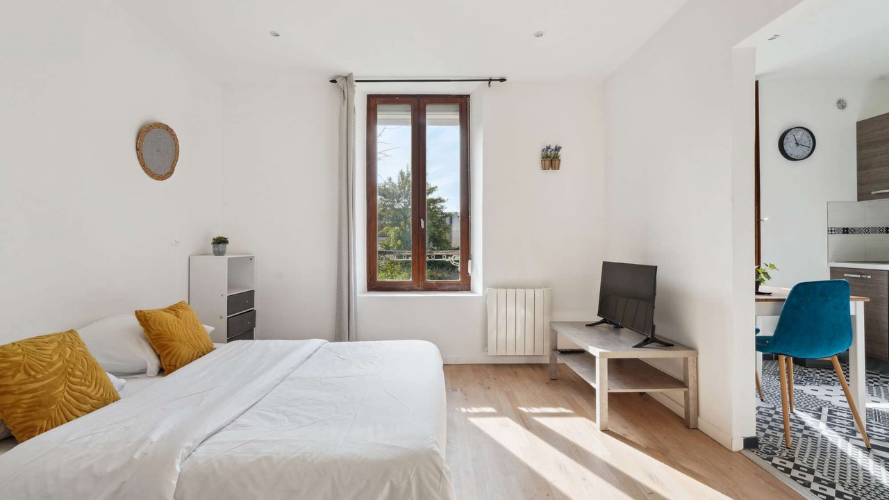 Photo of Bedroom in Charleville-Mezieres