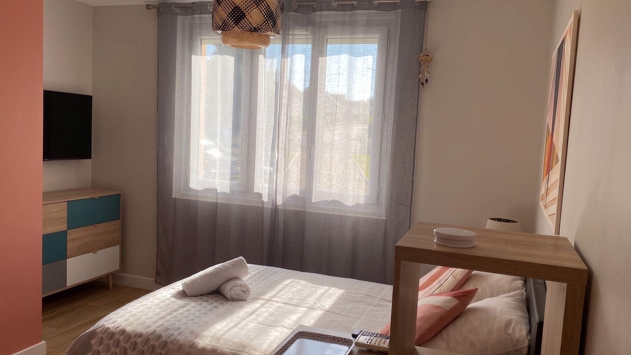 Photo of Bedroom in Arenes Romaines - Saint-Martin-du-Touch