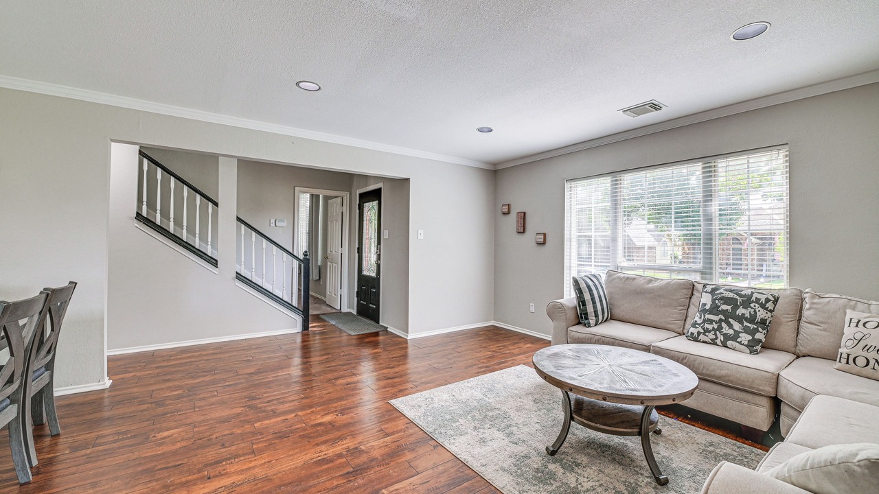 Photo of Livingroom in North Central Carrollton