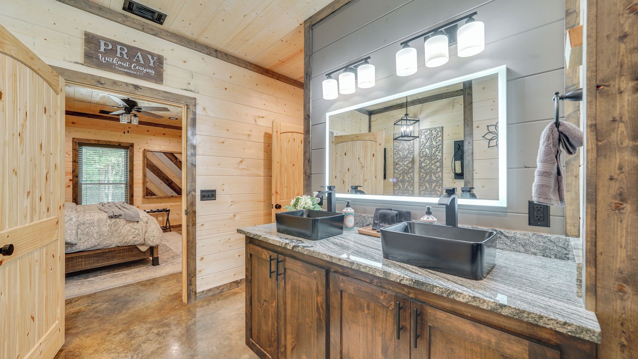 Photo of Bathroom in Broken Bow