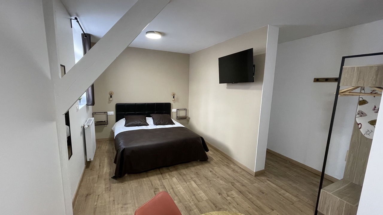 Photo of Bedroom in Lens