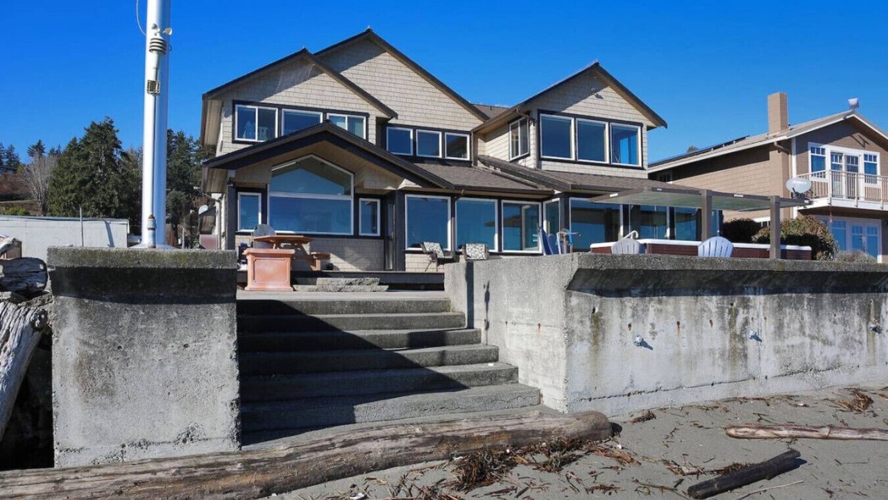 Photo of Others in Clinton