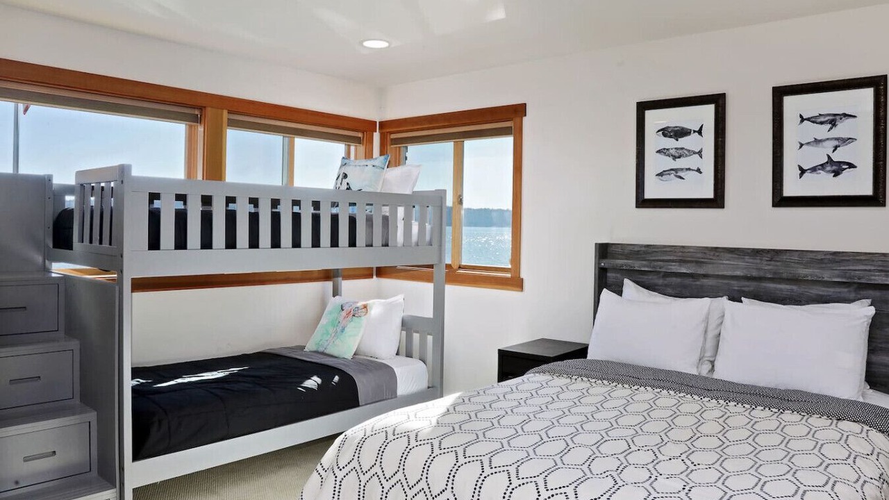 Photo of Others in Clinton