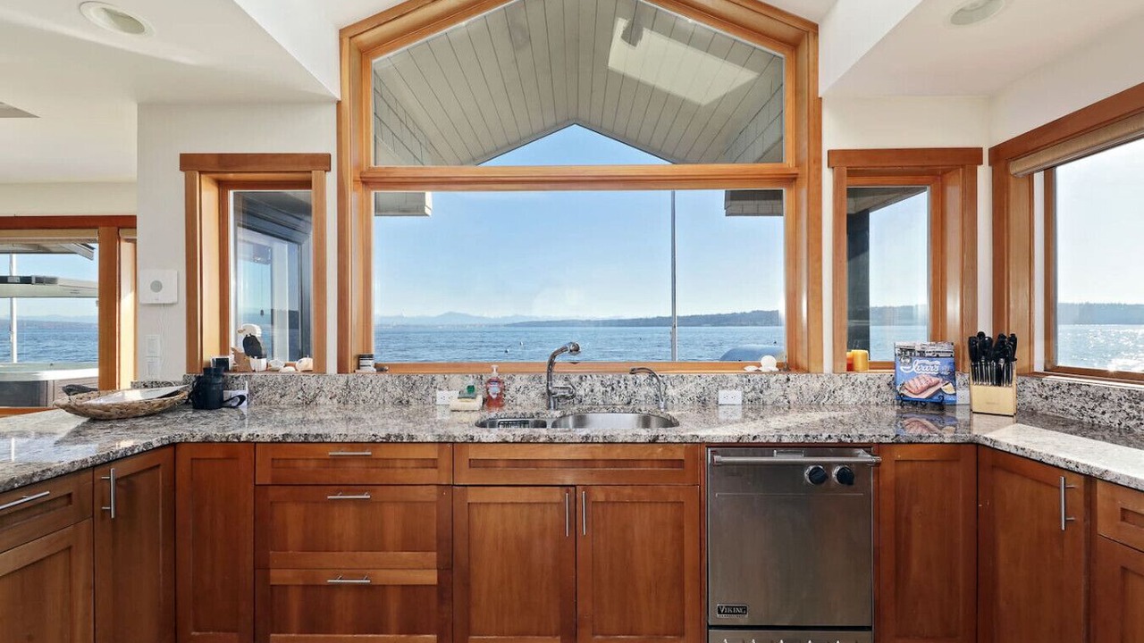 Photo of Others in Clinton