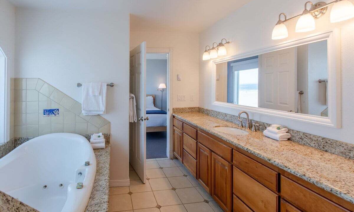 Photo of Bathroom in Kiwanda Shores