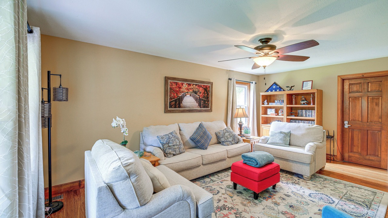 Photo of Livingroom in Bluff City