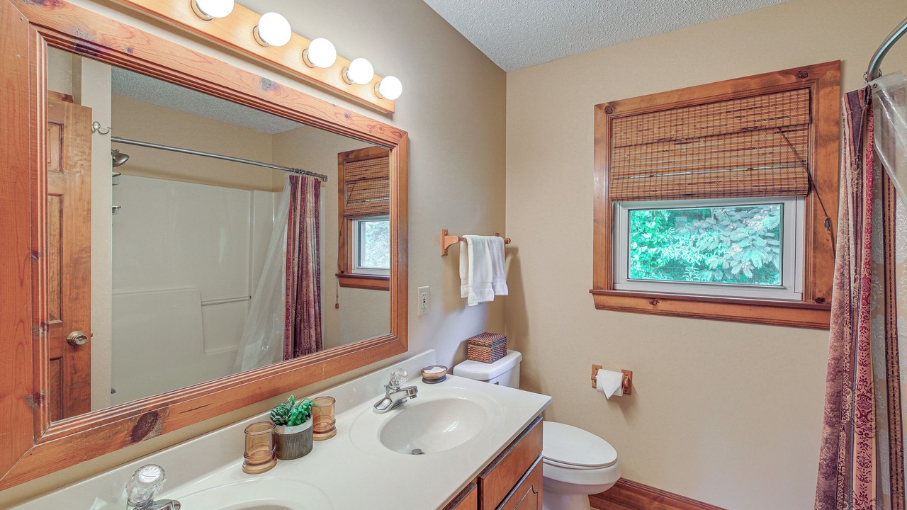 Photo of Bathroom in Bluff City