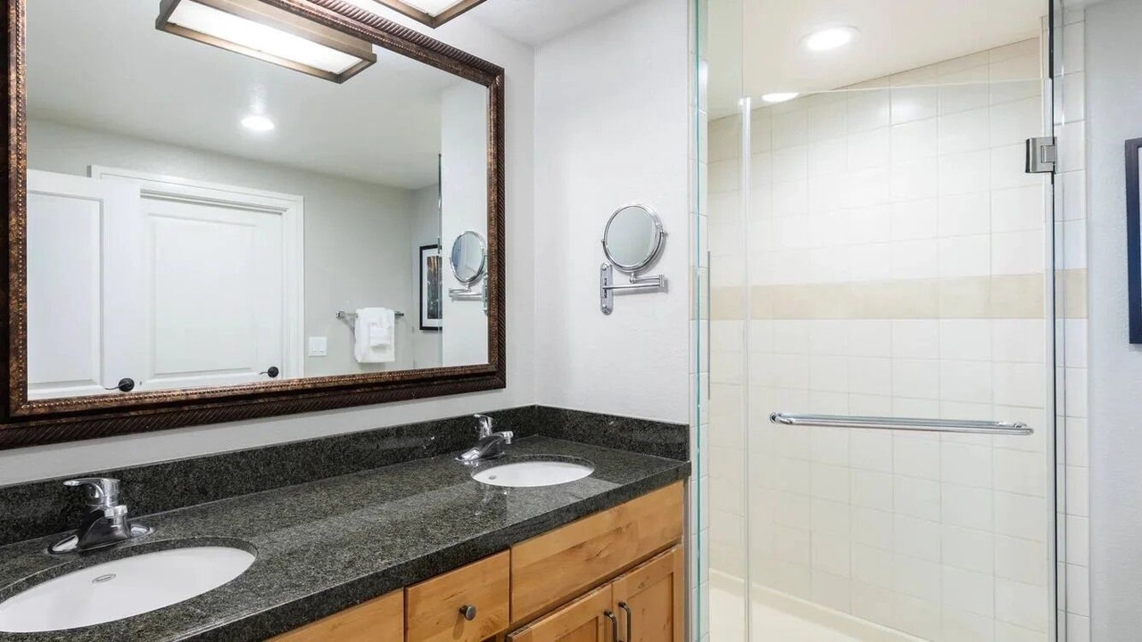 Photo of Bathroom in Lakeside Park